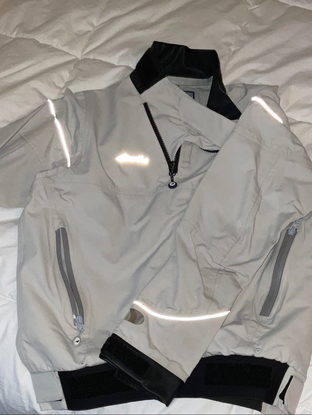 Women's Reflective Light Gray Sailing Spray Top - Atlantis